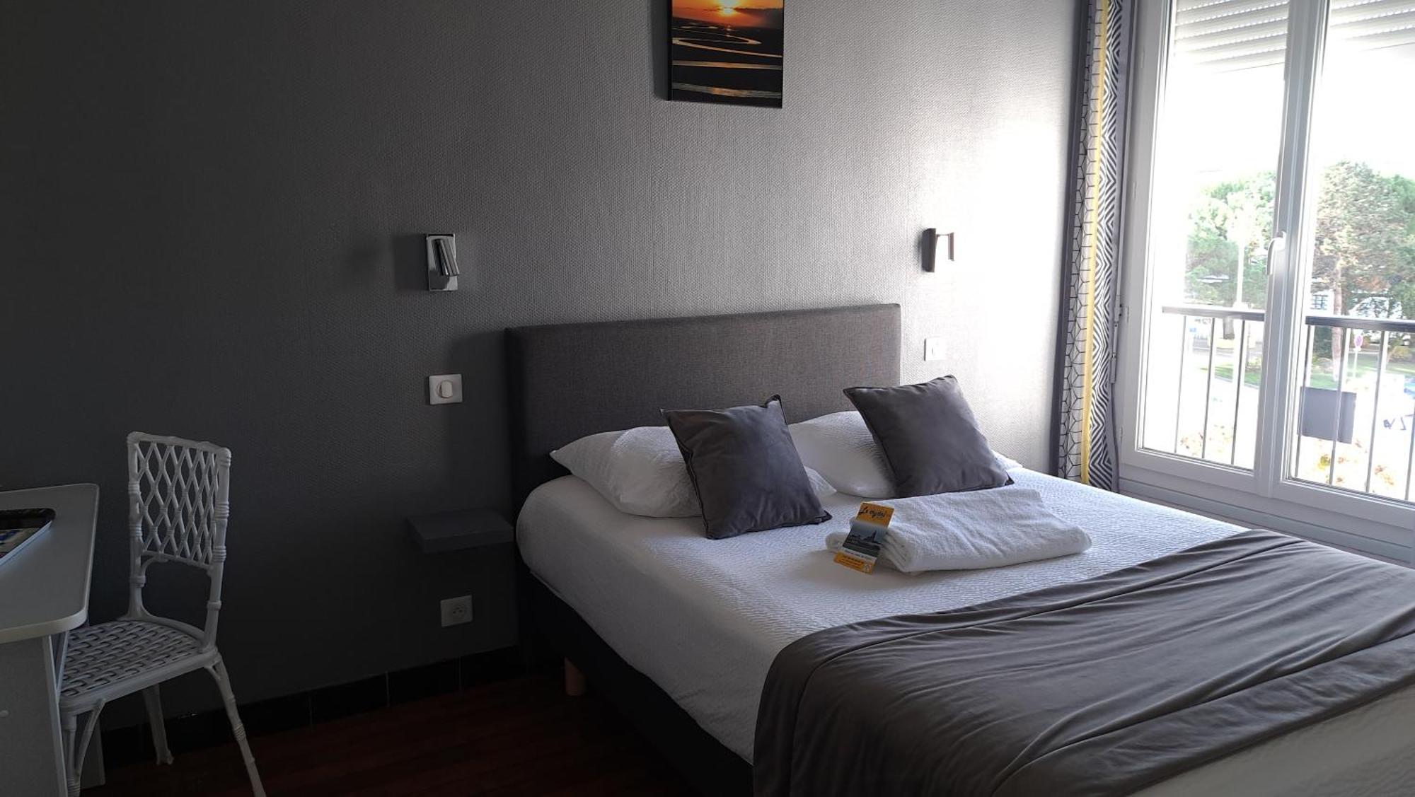 Crystal Hotel 로양 외부 사진