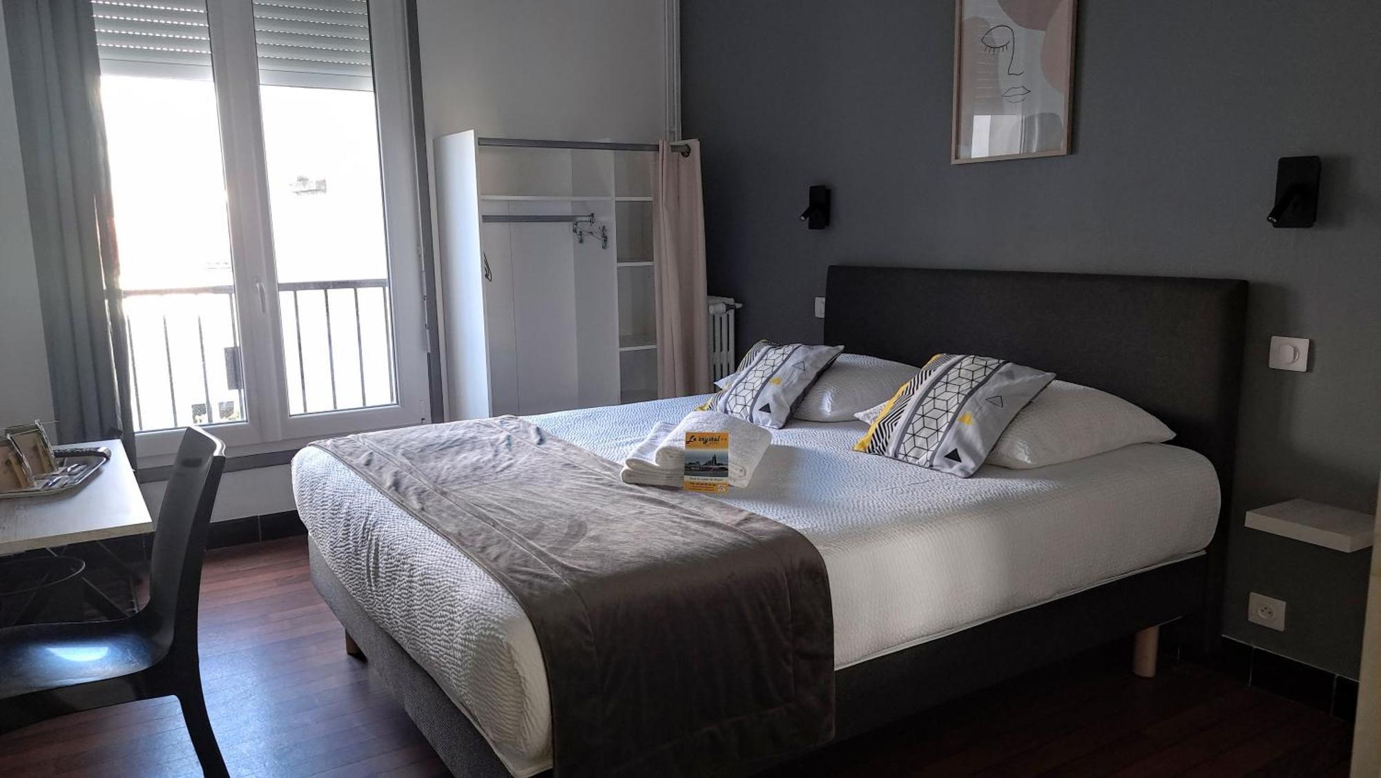 Crystal Hotel 로양 외부 사진