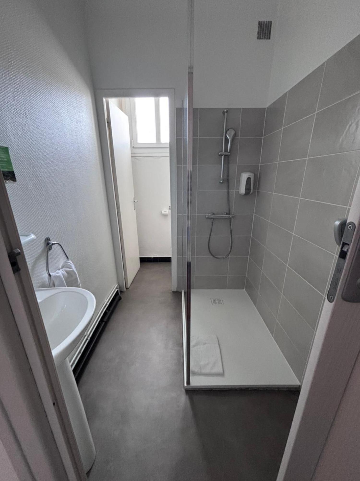 Crystal Hotel 로양 외부 사진