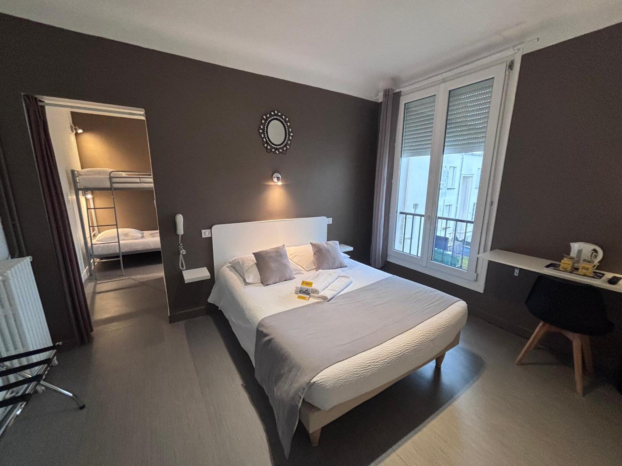 Crystal Hotel 로양 외부 사진