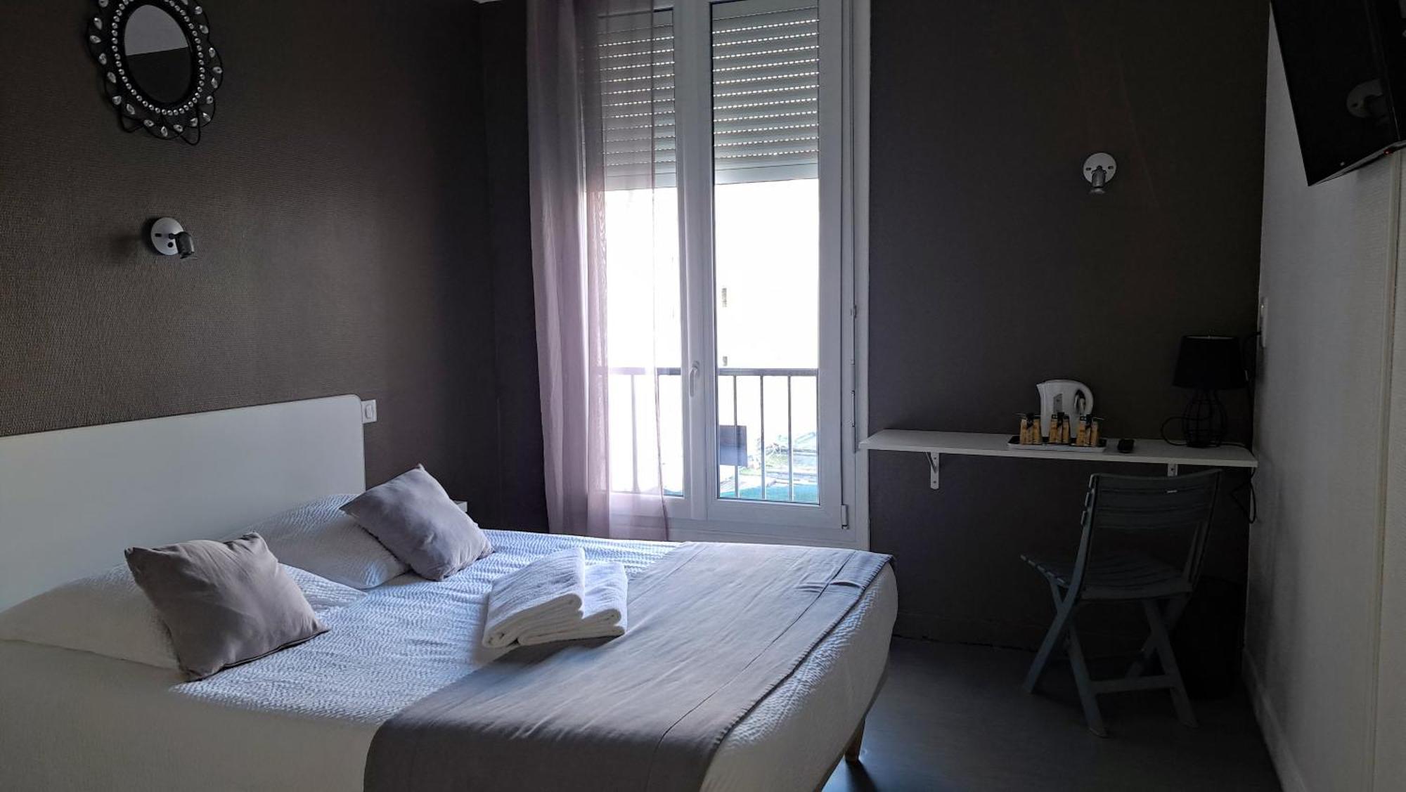 Crystal Hotel 로양 외부 사진
