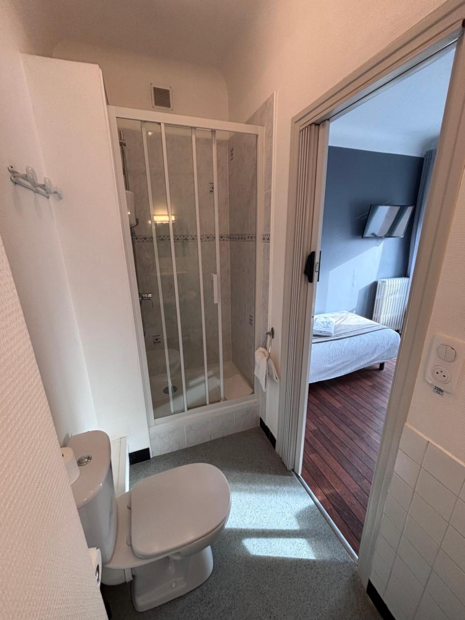 Crystal Hotel 로양 외부 사진