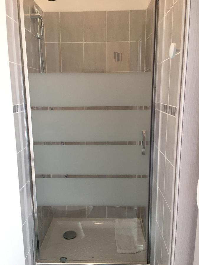Crystal Hotel 로양 외부 사진